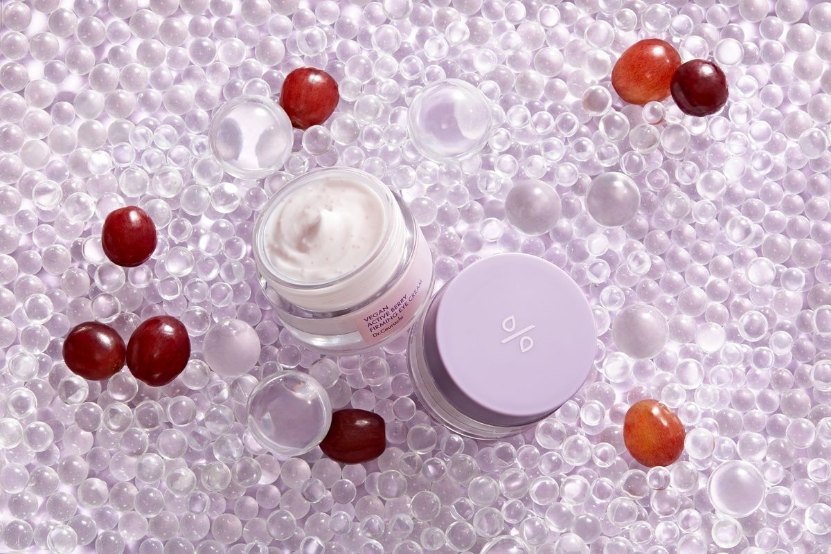 Зміцнювальний крем для шкіри навколо очей Dr.Ceuracle Vegan Active Berry Firming Eye Cream , 32g MC - 022076 фото