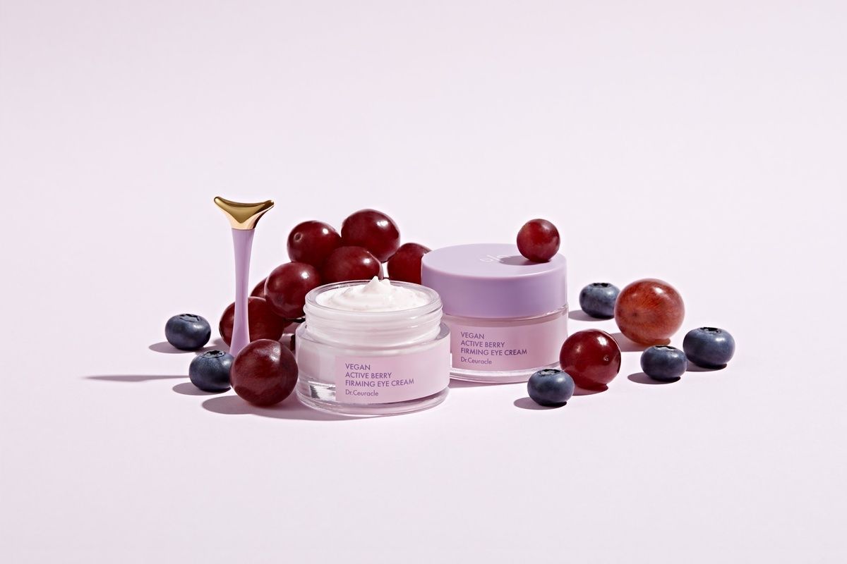 Зміцнювальний крем для шкіри навколо очей Dr.Ceuracle Vegan Active Berry Firming Eye Cream , 32g MC - 022076 фото