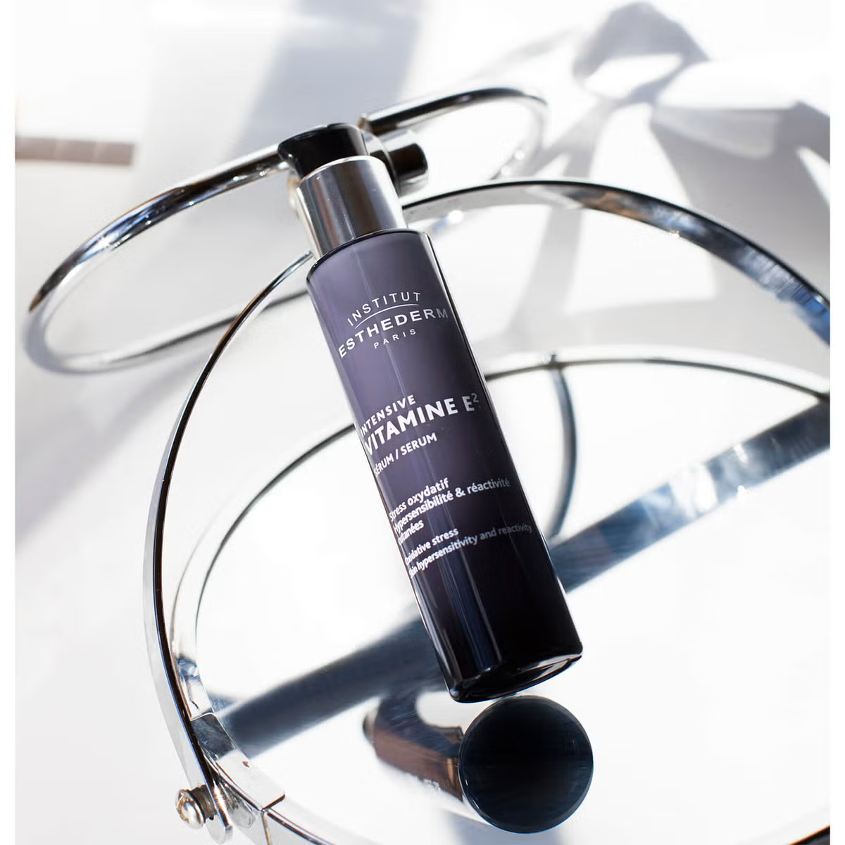 Купити Сироватка на основі вітаміну E&sup2; Institut Esthederm Intensive Vitamine E&sup2; Serum, 30ml Institut ESTEDERM