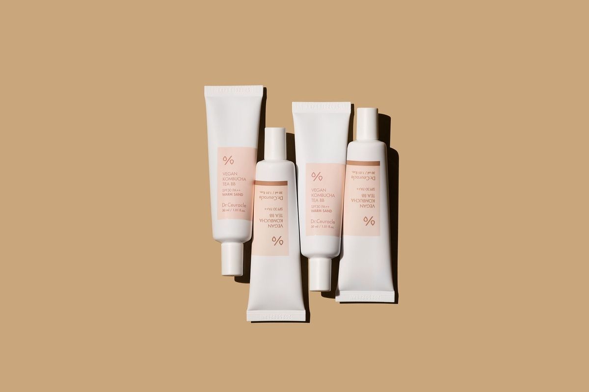 Купити Веганський тональний ВВ-крем з екстрактом комбучі Dr. Ceuracle Vegan Kombucha Tea BB Cream SPF 30/PA++, 30ml (Warm Sand) Dr.Ceuracle