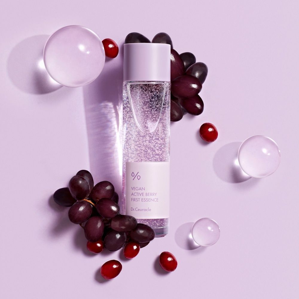 Купити Стартова есенція з ресвератролом та екстрактом журавлини Dr.Ceuracle Vegan Active Berry First Essence 150ml Dr.Ceuracle