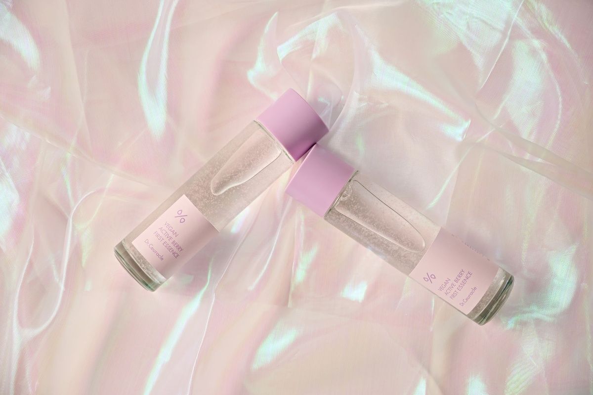 Купити Стартова есенція з ресвератролом та екстрактом журавлини Dr.Ceuracle Vegan Active Berry First Essence 150ml Dr.Ceuracle
