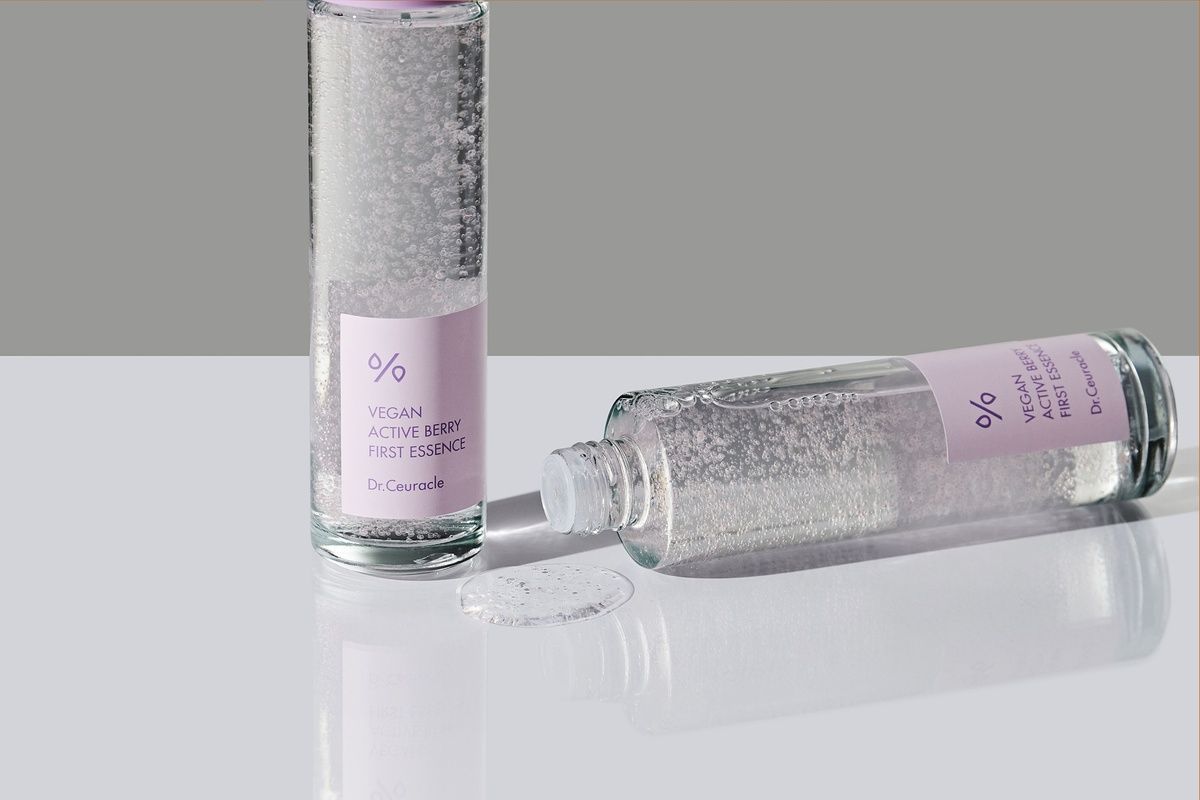 Купити Стартова есенція з ресвератролом та екстрактом журавлини Dr.Ceuracle Vegan Active Berry First Essence 150ml Dr.Ceuracle