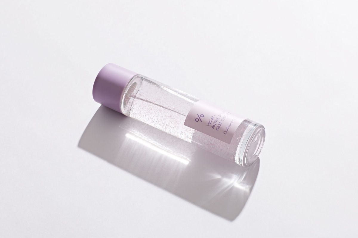 Купити Стартова есенція з ресвератролом та екстрактом журавлини Dr.Ceuracle Vegan Active Berry First Essence 150ml Dr.Ceuracle