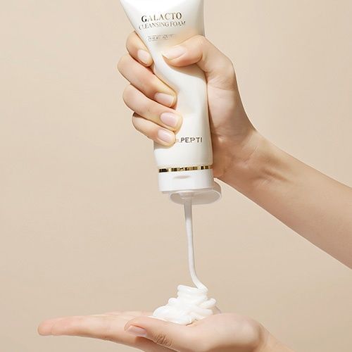 Купити Пінка для очищення обличчя з галактоміцетами DR.PEPTI Galacto Cleansing Foam, 110 мл DR.PEPTI