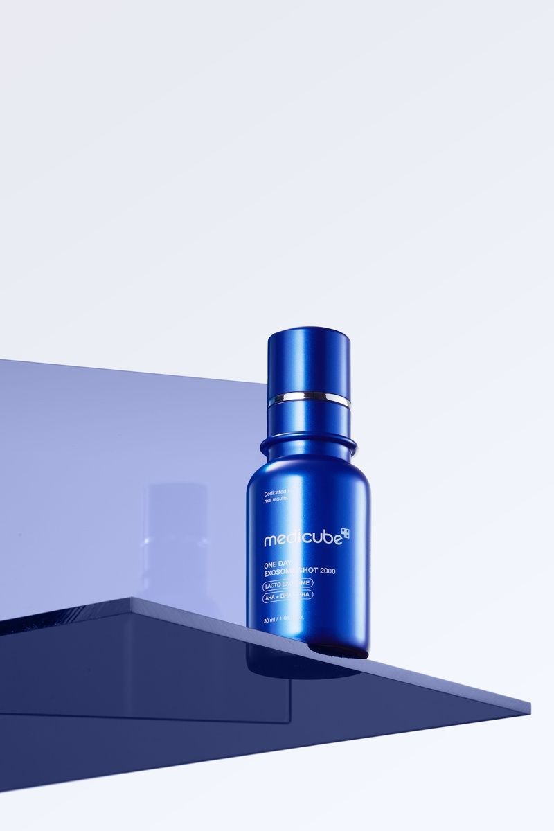 Купити Сироватка з екзосомами та спікулами для звуження пор Medicube One Day Exosome Shot Pore Ampoule 2000, 30ml Medicube